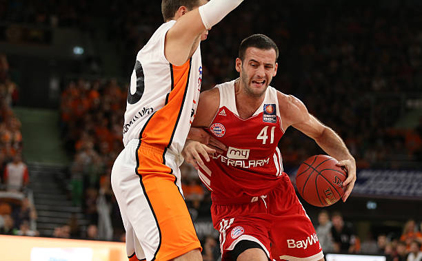 他们利用两 他们利用两