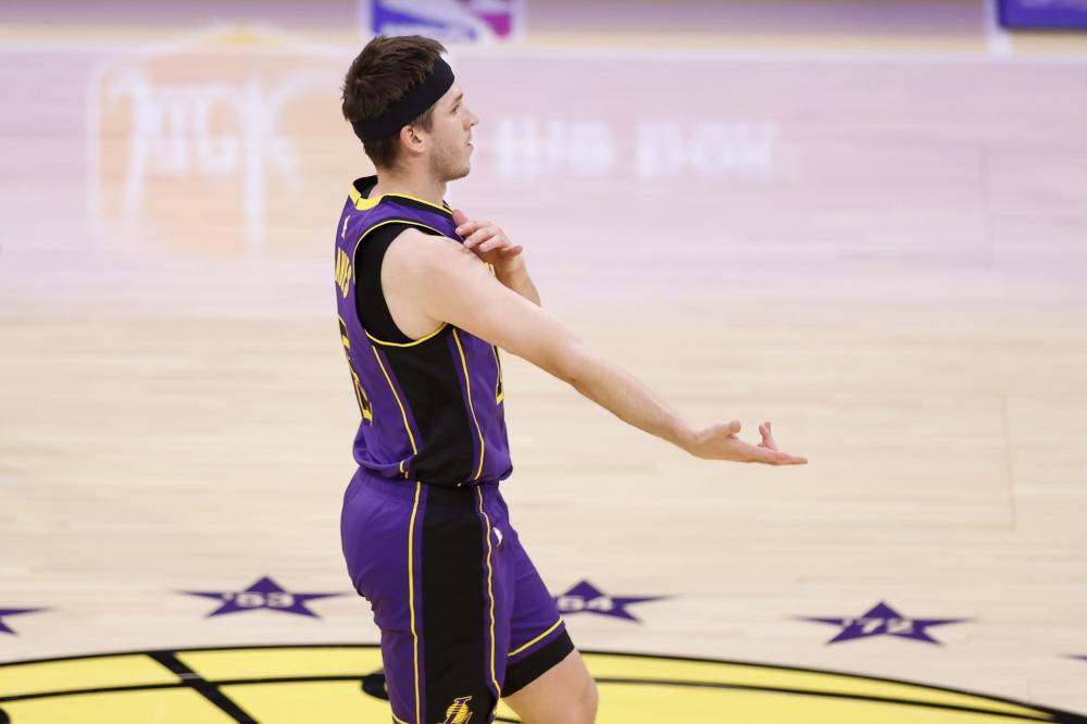 球员们将更 球员们将更